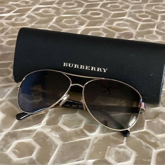 Burberry (BE3080 1145T5) limited edition unisex sunglasses - Picture 6 of 10